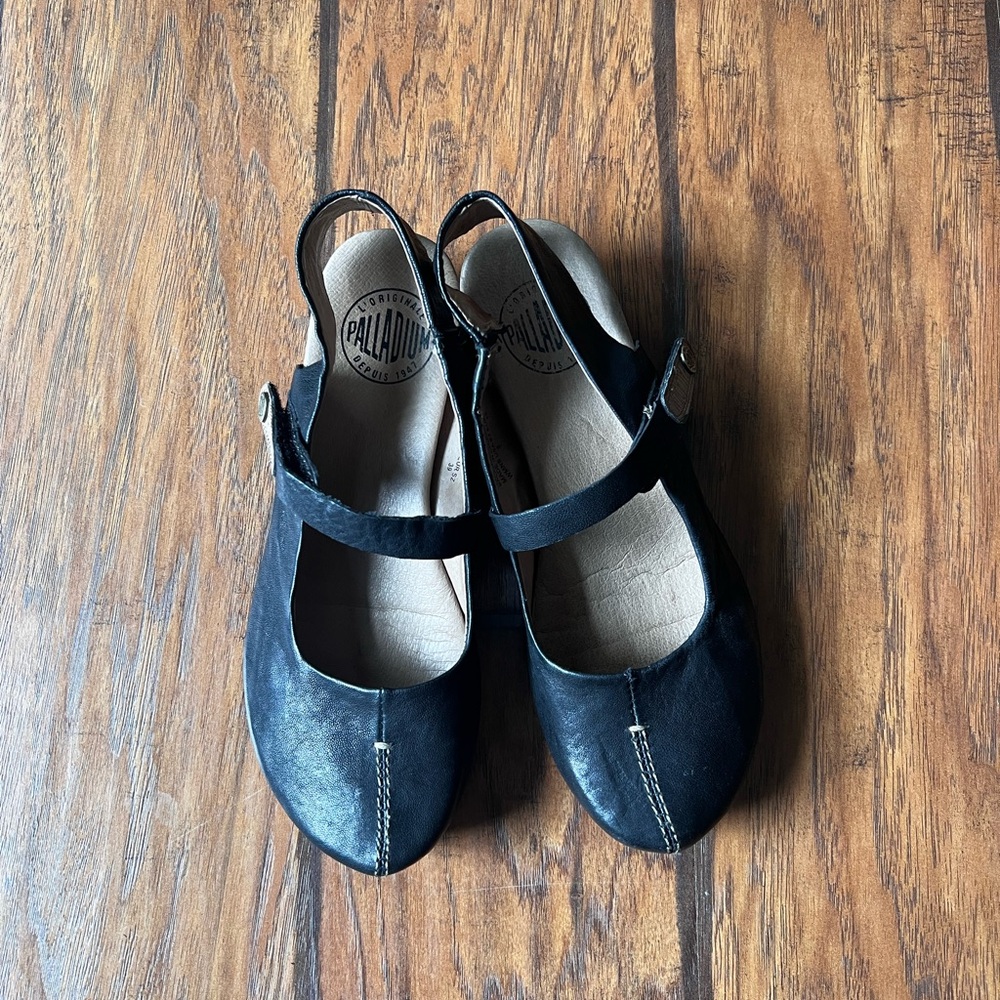 Black palladium clogs